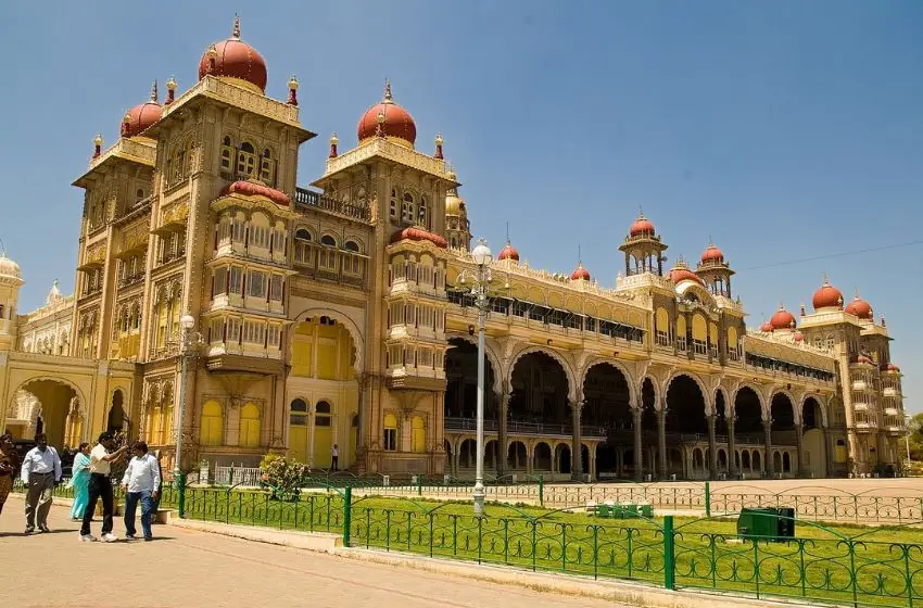 Tour Patrimonial de Karnataka 9 Días | Hampi, Mysore y Badami
